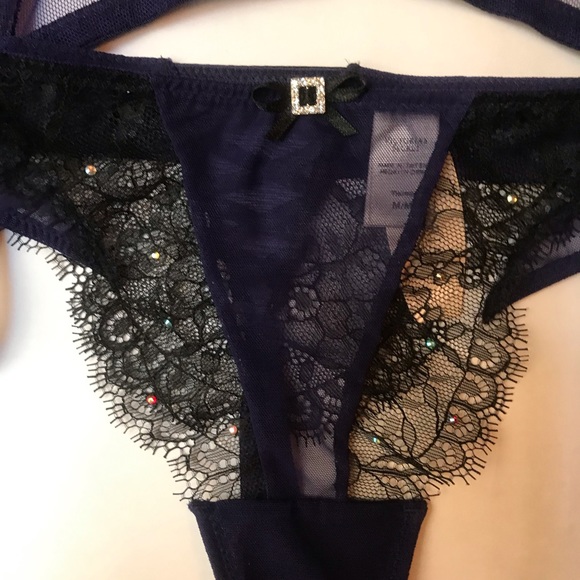 Victorias Secret Holiday Lace Merrywidow & Thong Midnight Blue 34D & M Thong NWT - Picture 3 of 9